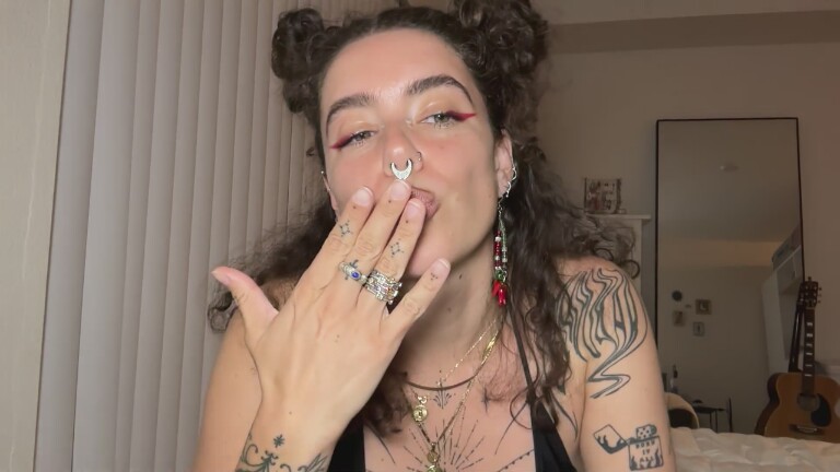 Velvette_Peach's Streamate show and profile