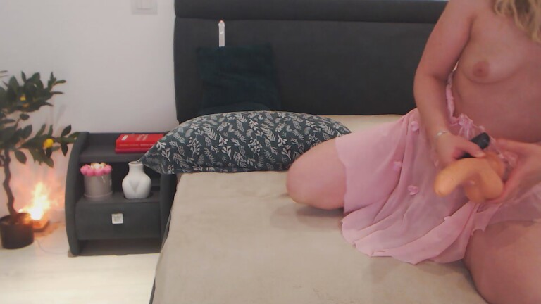 EVYE's Streamate show and profile