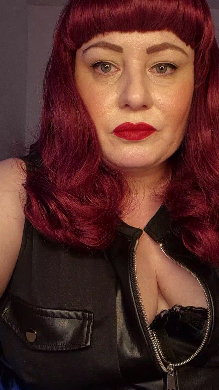 TheDevineMissDeviant