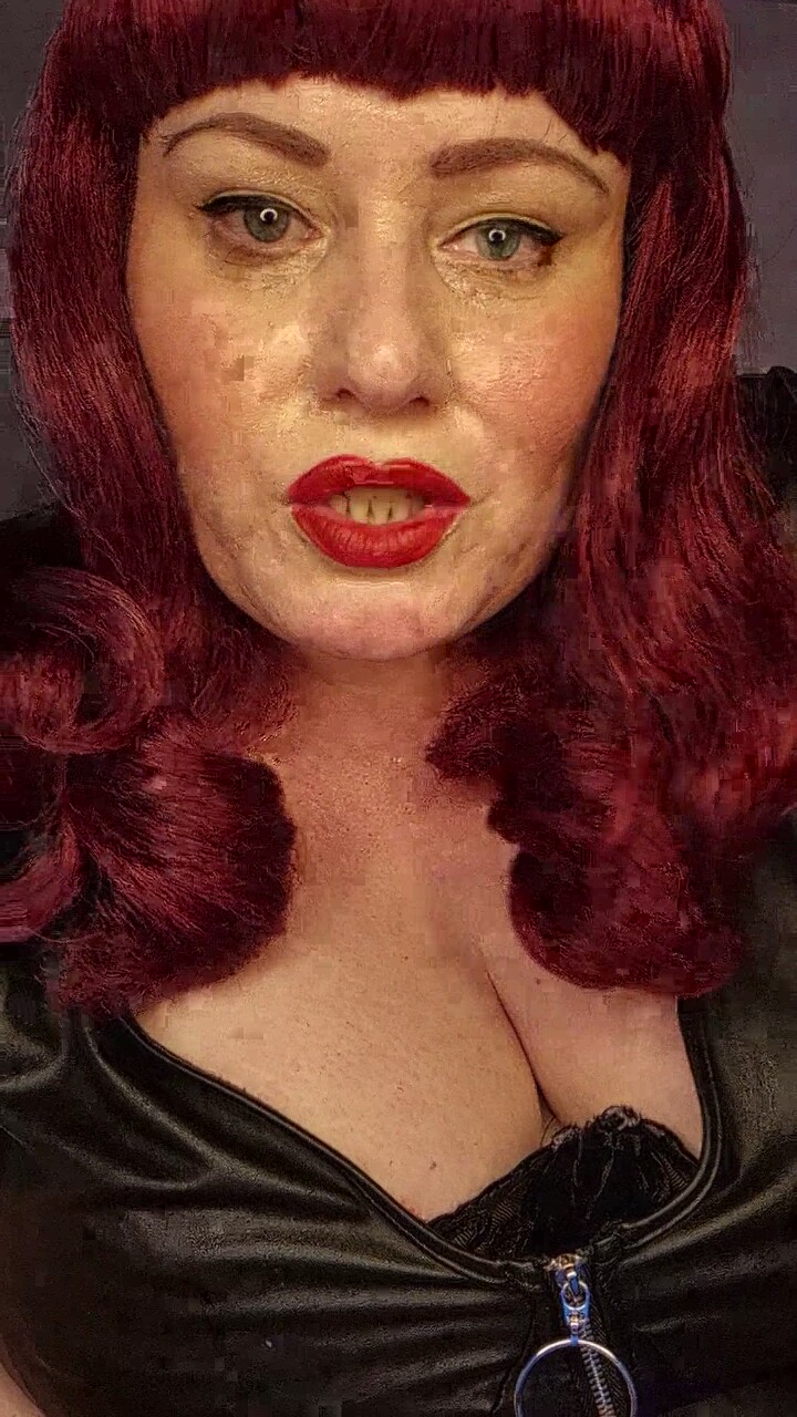 TheDevineMissDeviant